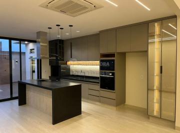 Casa · 172m² · 3 Quartos · 2 Vagas · Casa Alto Padrão para Venda com 03 Dormitórios, 01 Suite com Closet, 172m² de Construção no Condomín