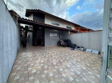 Casa de 3 quartos, Itanhaém · Casa com 3 quartos e área gourmet em Itanhaém.