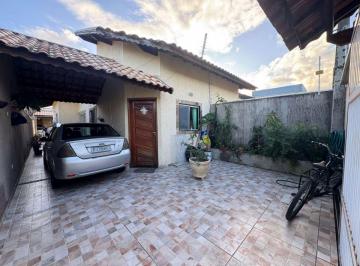 Casa de 2 quartos, Itanhaém · Casa com piscina e área gourmet em Itanhaém.