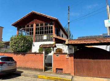 Casa de 3 quartos, Nova Friburgo · CASA 3 QUARTOS COM QUINTAL TERRAÇO VARANDA E GARAGEM - LOTEAMENTO CASTELO