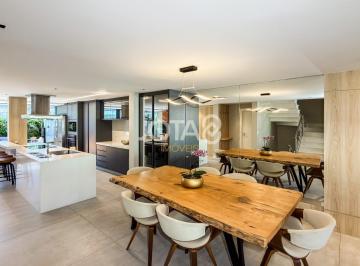 Casa · 211m² · 3 Quartos · 3 Vagas · SOBRADO EM COND. AO LADO DO PARQUE BARIGUI