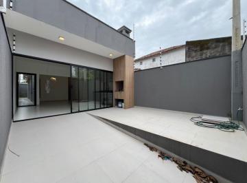 Casa de 2 quartos, Peruíbe · Casa à 700m do mar com área gourmet em Peruíbe.
