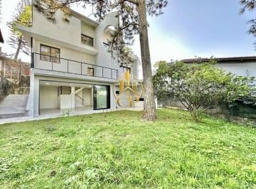 Casa · 403m² · 3 Quartos · 4 Vagas · Casa à venda ou locação em condomínio na Granja Viana com 3 suítes e 4 vaga