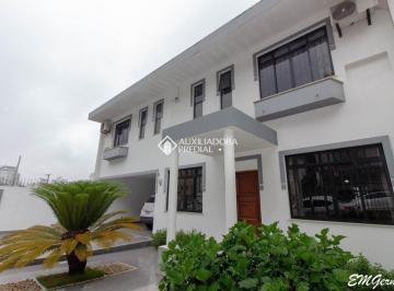 Casa · 395m² · 5 Quartos · 4 Vagas · Casa no centro com 394m² de área construída, com cinco dormitórios ,quatro uítes