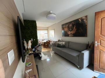 39542b28-2d72-4c15-9751-85bb8cdf238f · Casa no condomínio Residencial Rafaela para venda com 2 quartos, sendo 2 suítes, 68m²