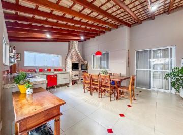 Casa · 169m² · 4 Quartos · 4 Vagas · Casa com 4 dormitórios | 1 suíte no Medeiros em Jundiaí-SP