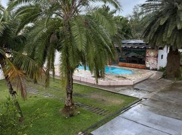 Casa de 2 quartos, Itanhaém · Casa à 150m do mar com 2 quartos e piscina em Itanhaém.