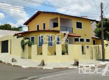 Casa · 200m² · 4 Quartos · 6 Vagas · Casa à venda em Campinas-SP: 4 quartos, 1 suíte, 2 salas, 4 banheiros, 6 vagas de garagem, 200m²!