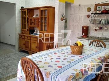 Casa · 110m² · 3 Quartos · 4 Vagas · Imperdível oportunidade de adquirir uma casa com 3 quartos e ampla área no Jardim Novo Campos Elíseo