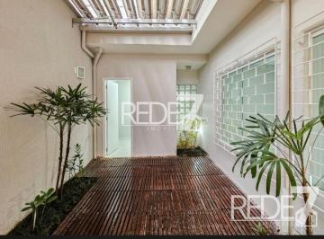 Casa · 222m² · 4 Vagas · Oportunidade imperdível: ponto comercial com 12 salas, 6 banheiros e 4 vagas de garagem no Jardim Fl