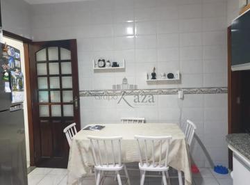 Casa · 102m² · 3 Quartos · 3 Vagas · Casa Térrea - Jardim Oriente - 2 Dormitórios - 102m².