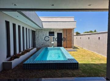Casa · 223m² · 3 Quartos · 4 Vagas · Excelente casa à venda no Villas Jardim, em Aquiraz.