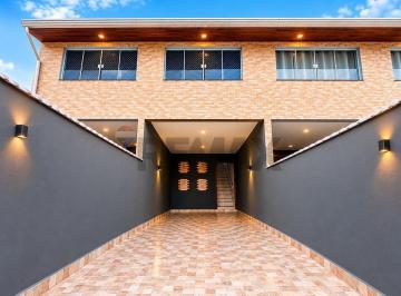 Casa · 120m² · 3 Quartos · 2 Vagas · Casa espaçosa com 3 dormitórios, sendo 1 suíte, próxima ao Centro por apenas R$ 369 mil!