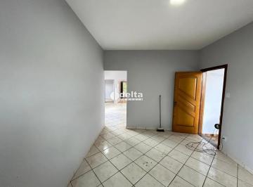 Casa · 300m² · 5 Quartos · 2 Vagas · Casa residencial com 5 quartos disponível para venda no bairro Martins em Uberlândia-MG