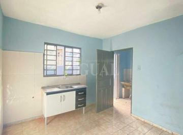 Casa · 34m² · 1 Quarto · 1 Vaga · Casa com 2 cômodos amplos e 1 vaga.