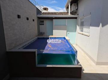 Casa · 250m² · 3 Quartos · 3 Vagas · Casa residencial com 3 quartos sendo 2 suítes disponível para locação no bairro Umuarama em Uberlând