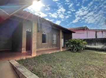 Casa · 200m² · 5 Quartos · 2 Vagas · Casa Espaçosa com 3 Quartos e Suíte no Centro de Matozinhos