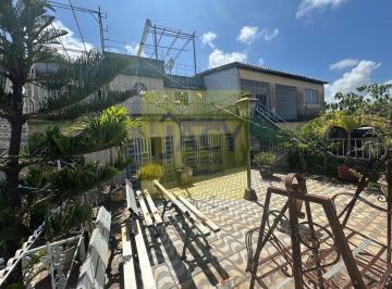 Casa · 220m² · 5 Quartos · 2 Vagas · Casa em Olinda Ouro Preto, 5qts, varanda, 2 wcs, 2 vgs, salão de festa, lajeada, piscina