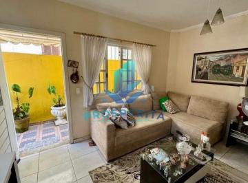 Casa · 119m² · 2 Quartos · 2 Vagas · Casa com 2 Dormitórios com Sacada à Venda