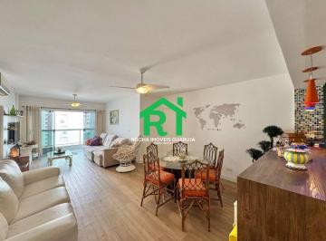 Sala · Apartamento à beira mar com 3 quartos (1 suíte), 1 vaga à venda em Pitangueiras, Guarujá