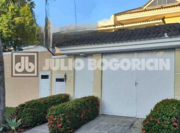 Casa · 200m² · 4 Quartos · 2 Vagas · Desfrute de uma casa maravilhosa com 3 quartos pronta!