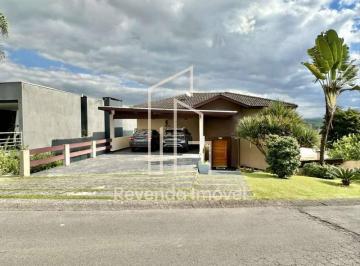 Casa · 330m² · 3 Quartos · 2 Vagas · Casa à venda em Carapicuíba-SP, Golf Gardens: 3 quartos, 1 suíte, 4 banheiros, 2