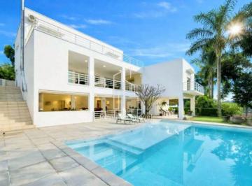 Casa · 488m² · 4 Quartos · 8 Vagas · Casa espetacular de 4 suítes no Condomínio Palos Verdes em Carapicuíba-SP! Luxo
