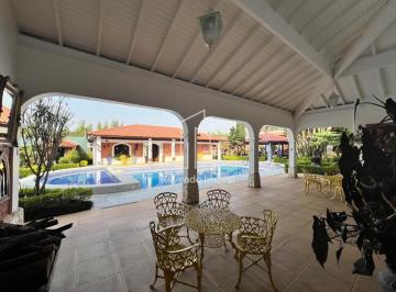 Casa · 1200m² · 4 Quartos · 7 Vagas · Imperdível oportunidade: Casa de luxo em condomínio no Parque Primavera, Carapic