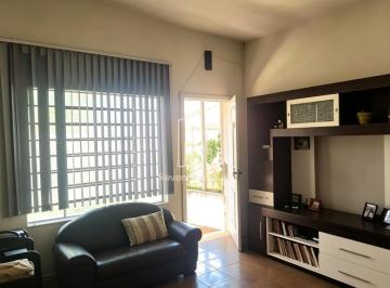 Casa · 300m² · 2 Quartos · 2 Vagas · Imperdível casa térrea com 2 quartos e 2 vagas de garagem na Cidade Vargas, São