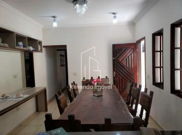 Casa · 200m² · 4 Quartos · 2 Vagas · Casa em Barueri com 4 Quartos Sendo 1 Suite 3 Salas de 200m²