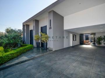 Casa de 4 quartos, São José dos Pinhais · Casa de 282 m² com 4 quartos à venda em Aristocrata
