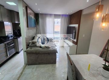 Apartamento · 47m² · 2 Quartos · 1 Vaga · Apartamento de 2 dormitórios com sacada na Vila Carmosina