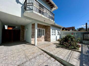 Casa de 6 quartos, Peruíbe · Casa com 6 quartos e churrasqueira em Peruíbe - R$ 590.000,00.