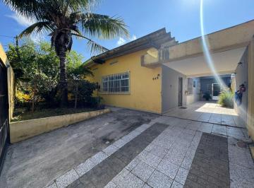 Casa de 3 quartos, Peruíbe · Casa com 3 quartos e área gourmet em Peruíbe.