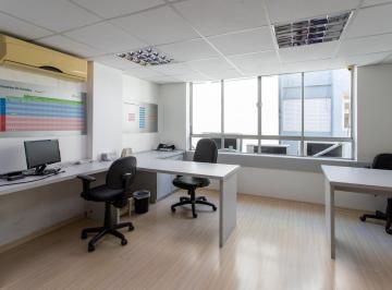 Comercial · 68m² · 6 Quartos · Andar inteiro mobiliado com 215 m² para até 60 pessoas