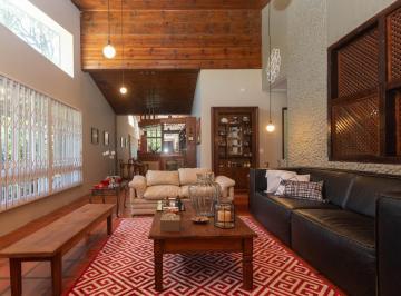 Casa · 350m² · 5 Quartos · 5 Vagas · Casa em Condomínio com 5 quartos, 3 vagas e 350m²