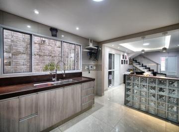 Casa de 4 quartos, Riacho Fundo · Sobrado 4 quartos com suíte e hidromassagem - Energia solar - Casa não geminada - Excelente localiza