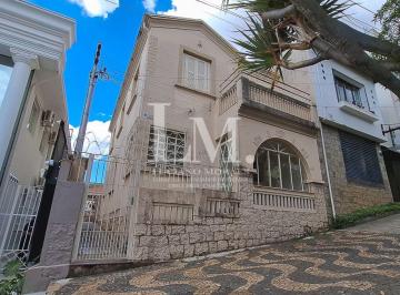 Casa de 3 quartos, Poços de Caldas · Casa à venda no centro de Poços de Caldas-MG