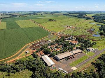 Vista aérea ilustrativa destacando a complexa estrutura de sede, represas e piquetes de manejo da propriedade em Pompéia-SP. · Fazenda 2.044 Alqueires à Venda em Pompéia-SP | Lavoura