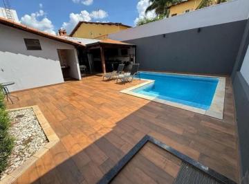 Casa de 3 quartos, Embu das Artes · Casa de 200 m² com 3 quartos à venda em Jardim Pinheirinho
