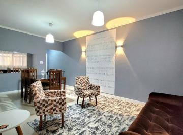 d3f21ca0-edcc-49a8-b4d6-381b77b9d6c3 · Sobrado para venda em Nova Petrópolis com 3 quartos, sendo 1 suíte, 182m²