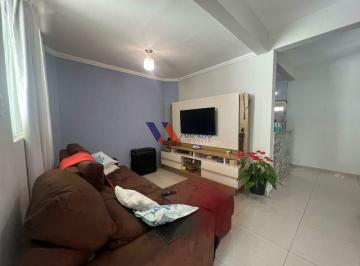 Sala de estar · Casa com 3 Quartos, Suíte e Espaço Gourmet no Bairro Guarujá