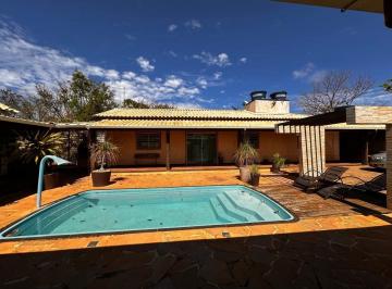 Rural · 220m² · 3 Quartos · 5 Vagas · Sítio a venda em Mocambeiro porteira fechada .