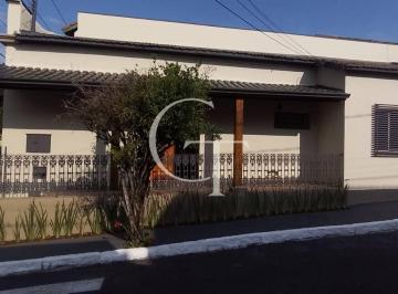 Casa Comercial Reformada com 5 salas, 1 Salão Amplo e 3 Banheiros para vender · Casa Comercial Reformada com 5 salas, 1 Salão Amplo e 3 Banheiros para vender