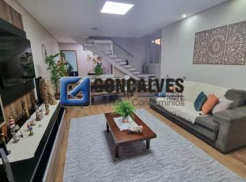 Casa · 204m² · 3 Quartos · 3 Vagas · Sobrado residencial à venda no Bairro Cerâmica, em São Caetano do Sul
