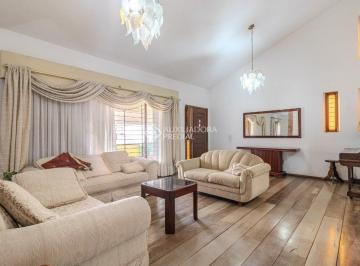 Casa · 337m² · 5 Quartos · 4 Vagas · Casa com 4 Dormitórios, Suíte, Anexo Independente e Amplo Pátio no Boa Vista