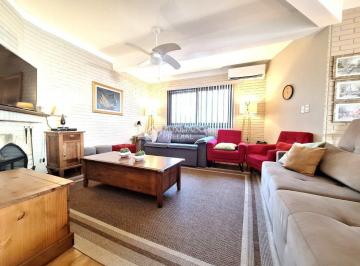 Casa · 251m² · 5 Quartos · 5 Vagas · Casa à venda em Tramandai