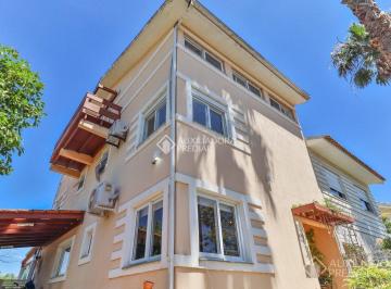 Casa · 192m² · 3 Quartos · 3 Vagas · Conforto e Segurança em Porto Alegre