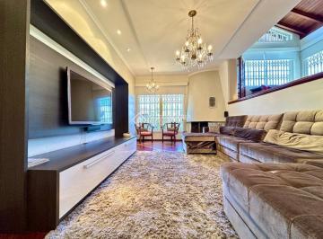 4e070efa-5c90-4c22-ba78-8a7d5b804ebc · Casa 4 pavimentos