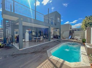 Casa · 194m² · 3 Quartos · 4 Vagas · Casa térrea com três suítes piscina e energia fotovoltaica